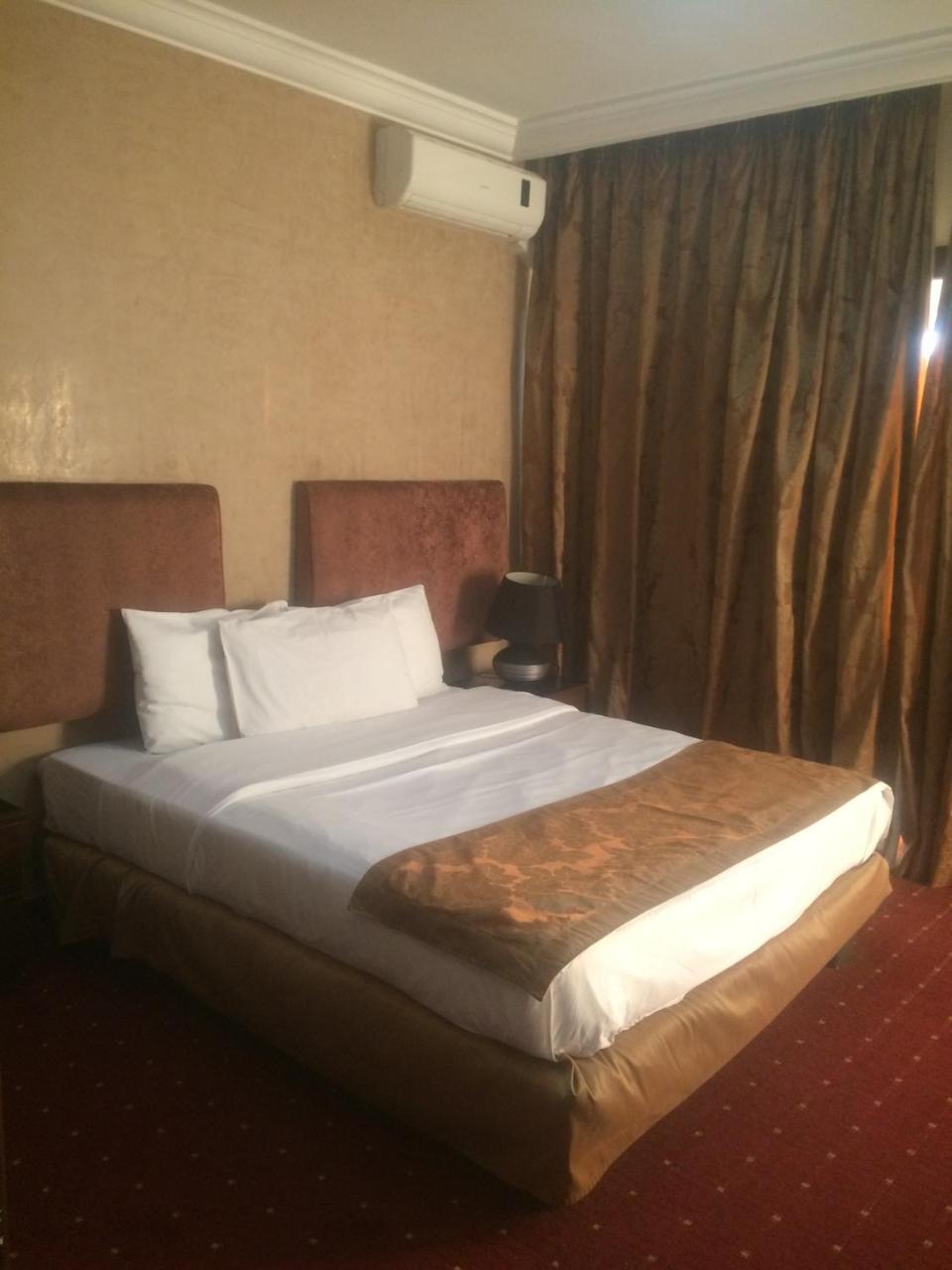Queens Land Hotel ジュニエ エクステリア 写真